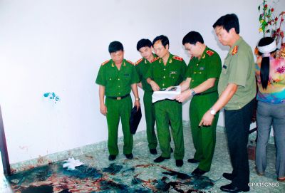 Thứ trưởng Phạm Quý Ngọ kiểm tra hiện trường vụ án cướp tiệm vàng Ngọc Bích 2011