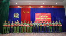 Bế giảng lớp hoàn chỉnh kiến thức cao cấp lý luận chính trị khóa 2 tại Công an tỉnh Bắc Giang