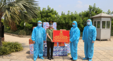 Công an tỉnh Sơn La và Ngân hàng SHB Sơn La trao tặng Công an tỉnh Bắc Giang 60 triệu đồng và nhiều nhu yếu phẩm, thiết bị y tế phòng chống dịch bệnh Covid-19                                                               