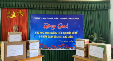 Trao quà của Giám đốc Công an tỉnh Bắc Giang cho cán bộ, giáo viên và học sinh có hoàn cảnh khó khăn trên địa bàn huyện Sơn Động