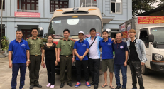 Phòng An ninh điều tra Công an tỉnh phối hợp với Công ty Cổ phần đầu tư xây dựng và thương mại Lam Cường tổ chức thăm tặng quà cho đồng bào bị ảnh hưởng bởi lũ lụt tại huyện Vĩnh Linh, tỉnh Quảng Trị