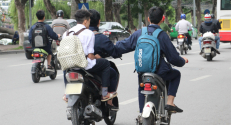 Xử lý nghiêm các học sinh điều khiển mô tô, xe gắn máy khi chưa đủ tuổi