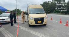 Phòng Cảnh sát giao thông (CSGT), Công an tỉnh Bắc Giang liên tiếp phát hiện, bắt giữ 02 xe ô tô vận chuyển hàng hoá không có hoá đơn, chứng từ chứng minh nguồn gốc xuất xứ.