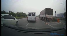 Xử phạt tài xế xe ô tô tải lùi xe trên đường cao tốc Hà Nội - Bắc Giang