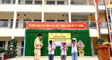 Công an thành phố Bắc Giang: Tuyên truyền Luật Trật tự, an toàn giao thông cho học sinh từ ngày đầu năm họcCông an thành phố Bắc Giang: Tuyên truyền Luật Trật tự, an toàn giao thông cho học sinh từ ngày đầu năm học