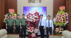 Công an Bắc Giang tặng hoa chúc mừng các cơ quan báo chí nhân kỷ niệm 99 năm ngày Báo chí cách mạng Việt Nam